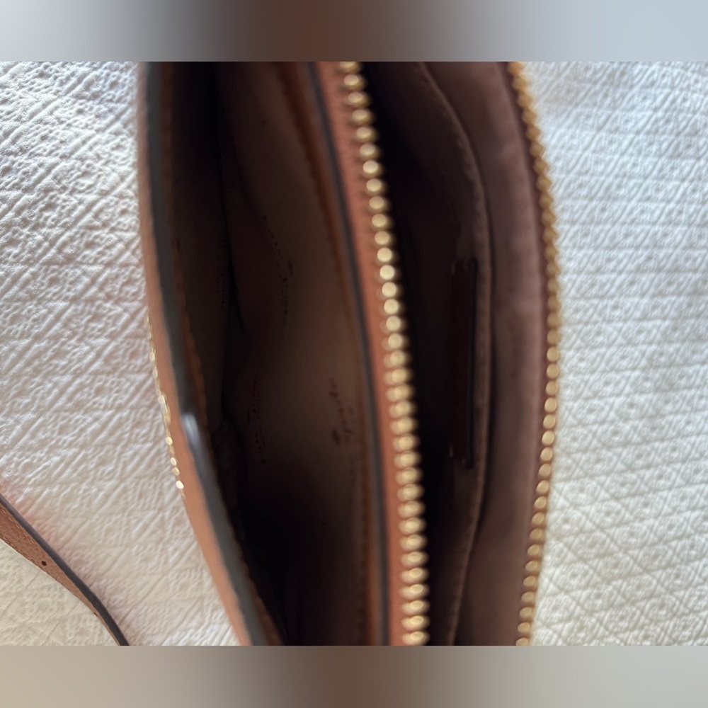 Kate Spade Harlow crossbody, brown pebbled leather, zipper closure, Int pockets - Picture 8 of 13
